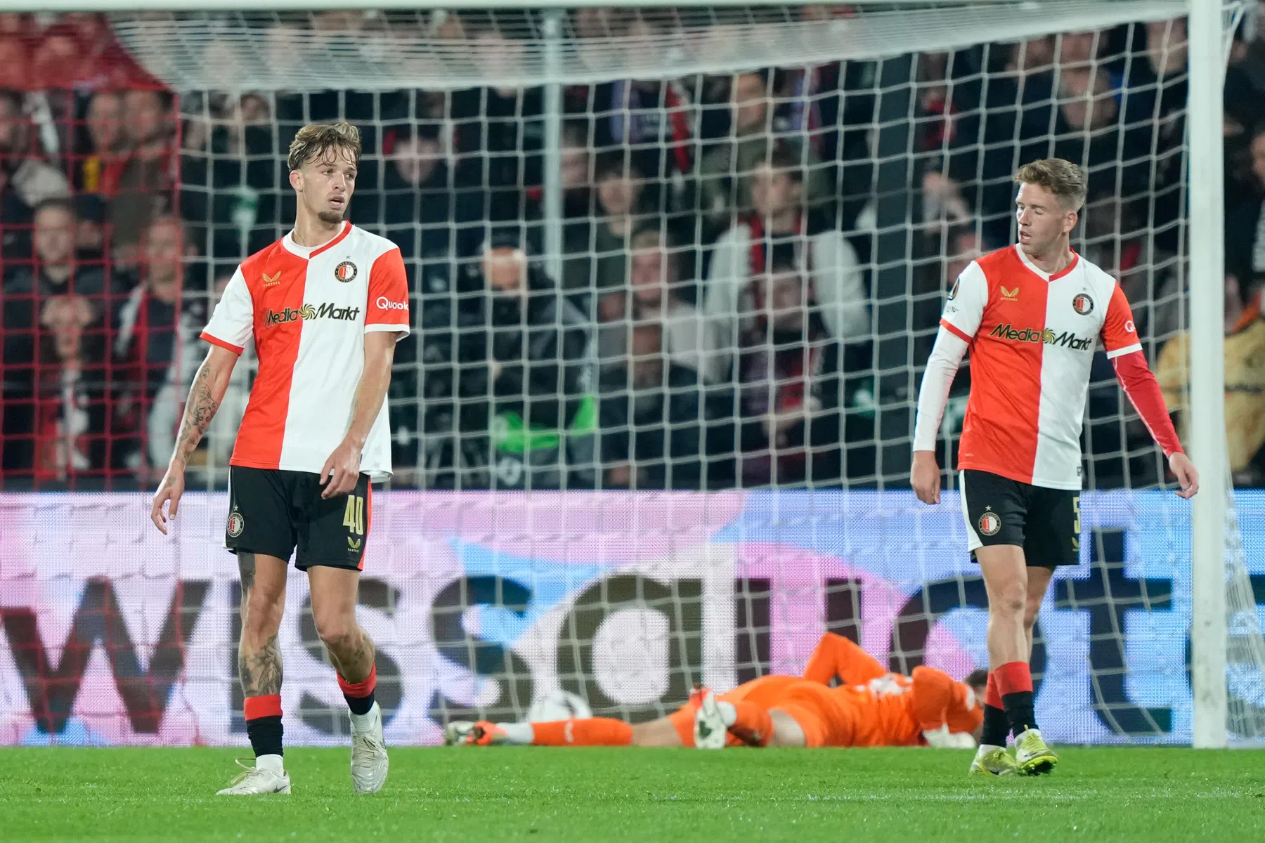 Van Persie heeft respect voor Valente en Smal: 'Hij kon zijn been niet optillen'