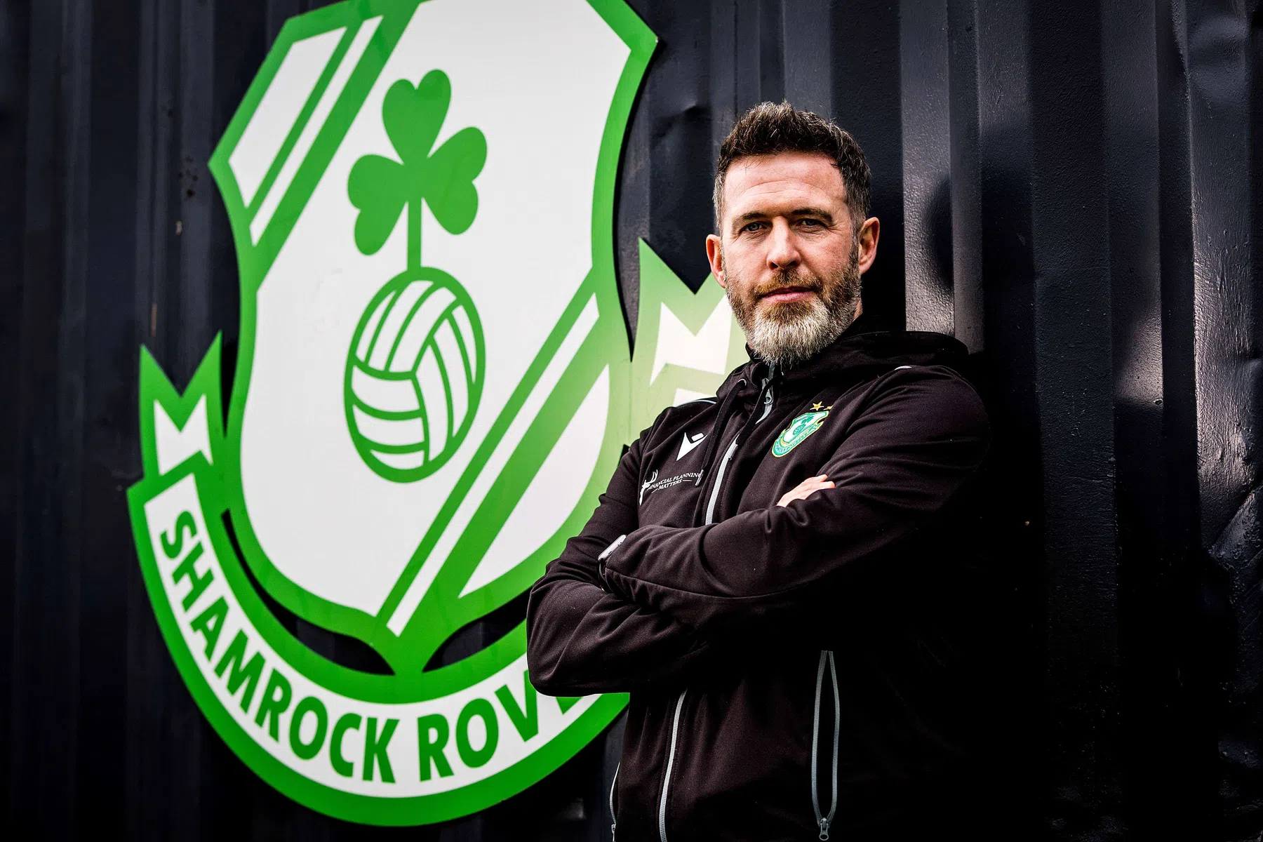 De succescoach die later bij zijn kampioensduel arriveerde om geld in te zamelen