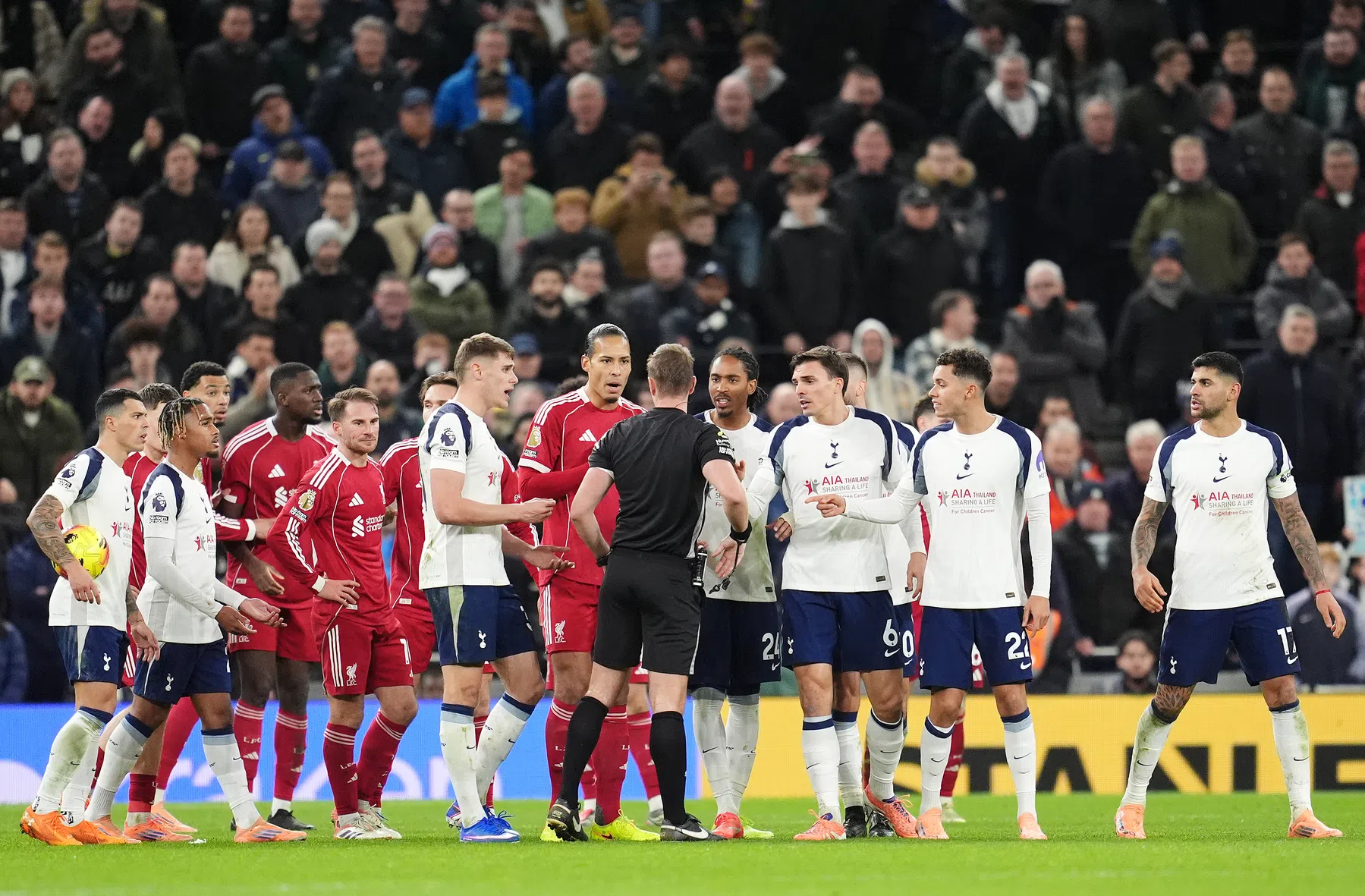'Slots Liverpool is ongeëvenaard in zichzelf in de voeten schieten'
