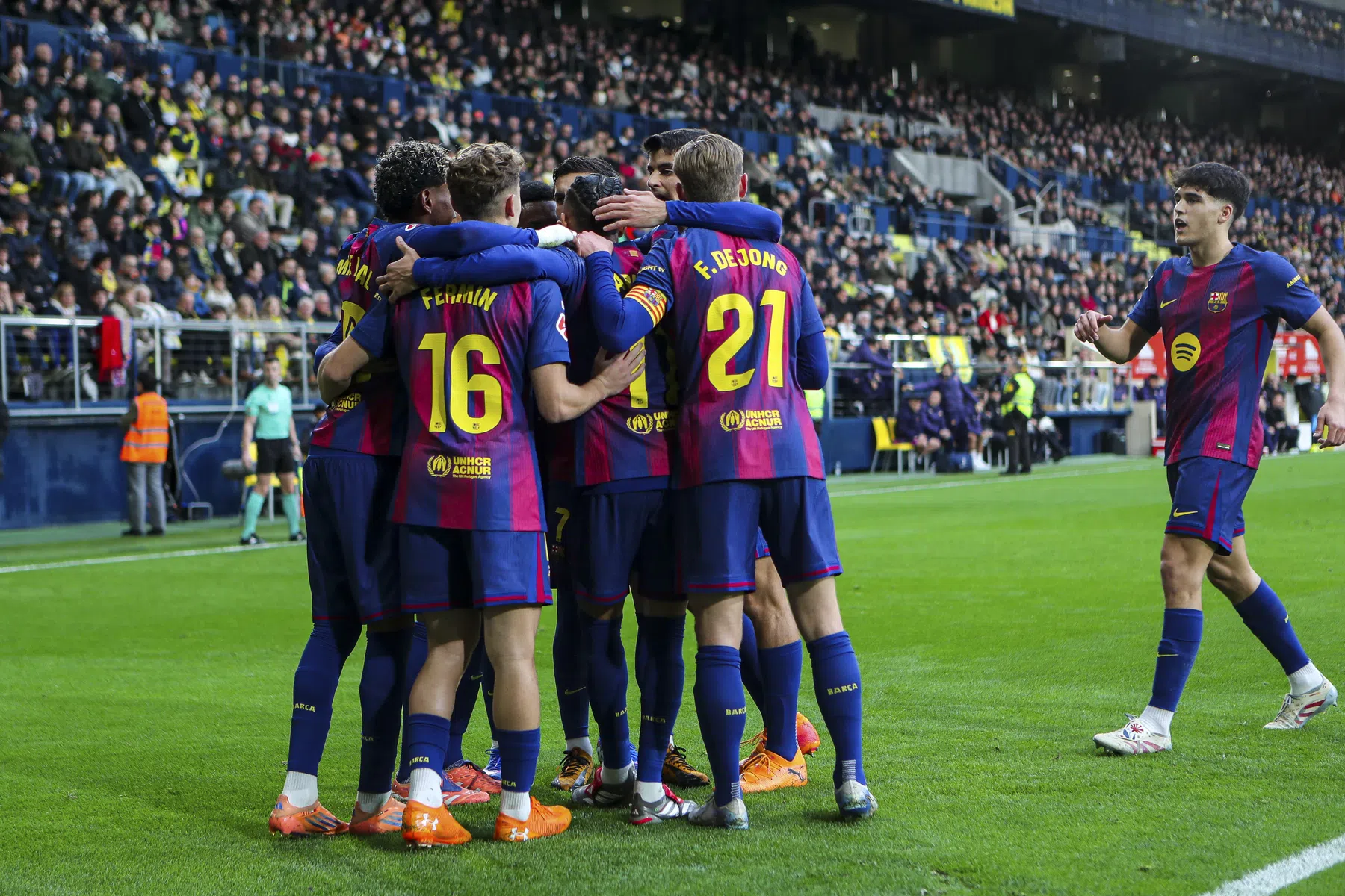 De Jong viert basisrentree bij Barça met belangrijke zege op Villarreal