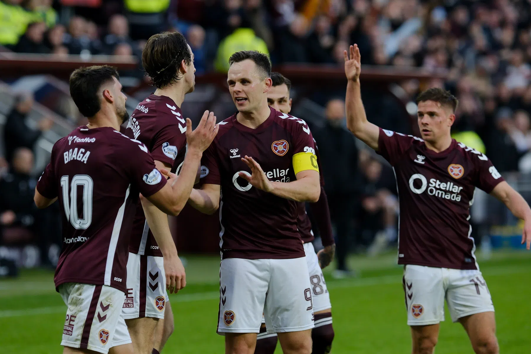Hearts bereikt fraaie mijlpaal en houdt zwalkend Celtic op afstand