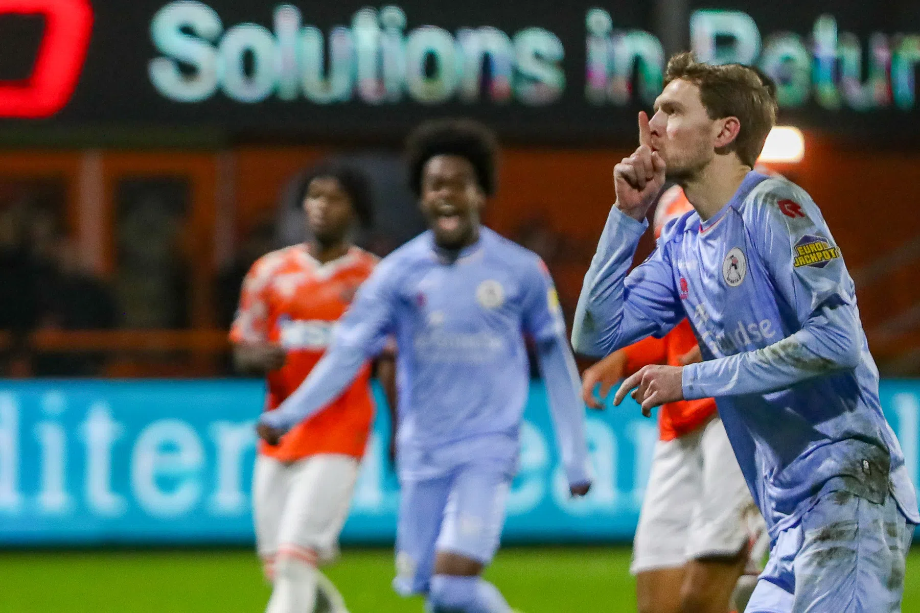 Getergde Lauritsen schiet Sparta na kansenregen voorbij FC Volendam