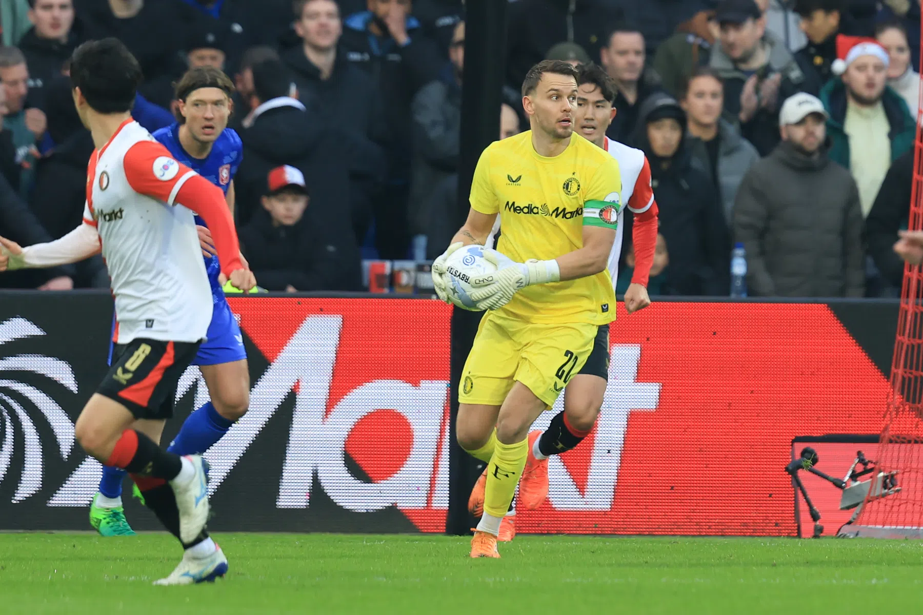 Wellenreuther vol ongeloof: 'Je zag dat spelers na 45 minuten doodop waren'