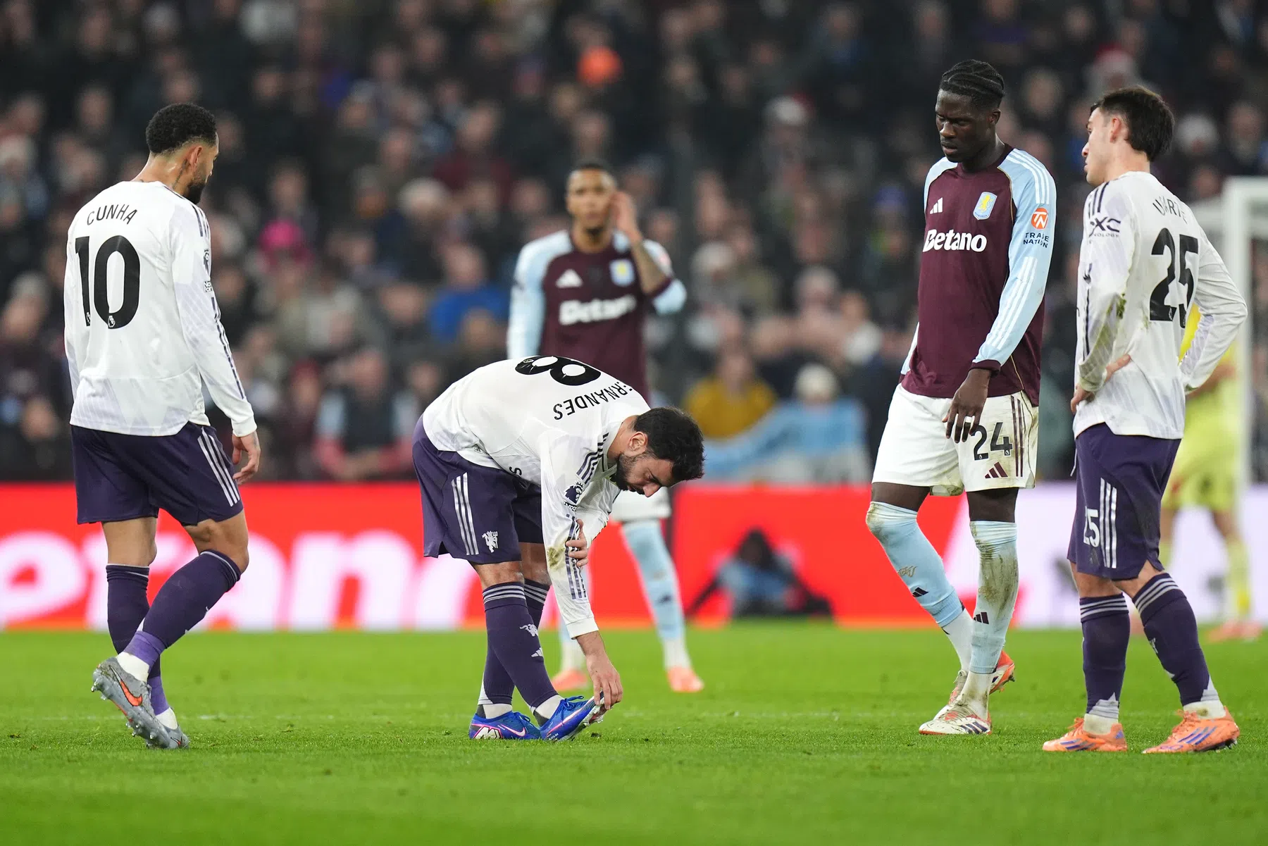 Amorim maakt zich zorgen om geblesseerde Fernandes: 'Ligt er weken uit'