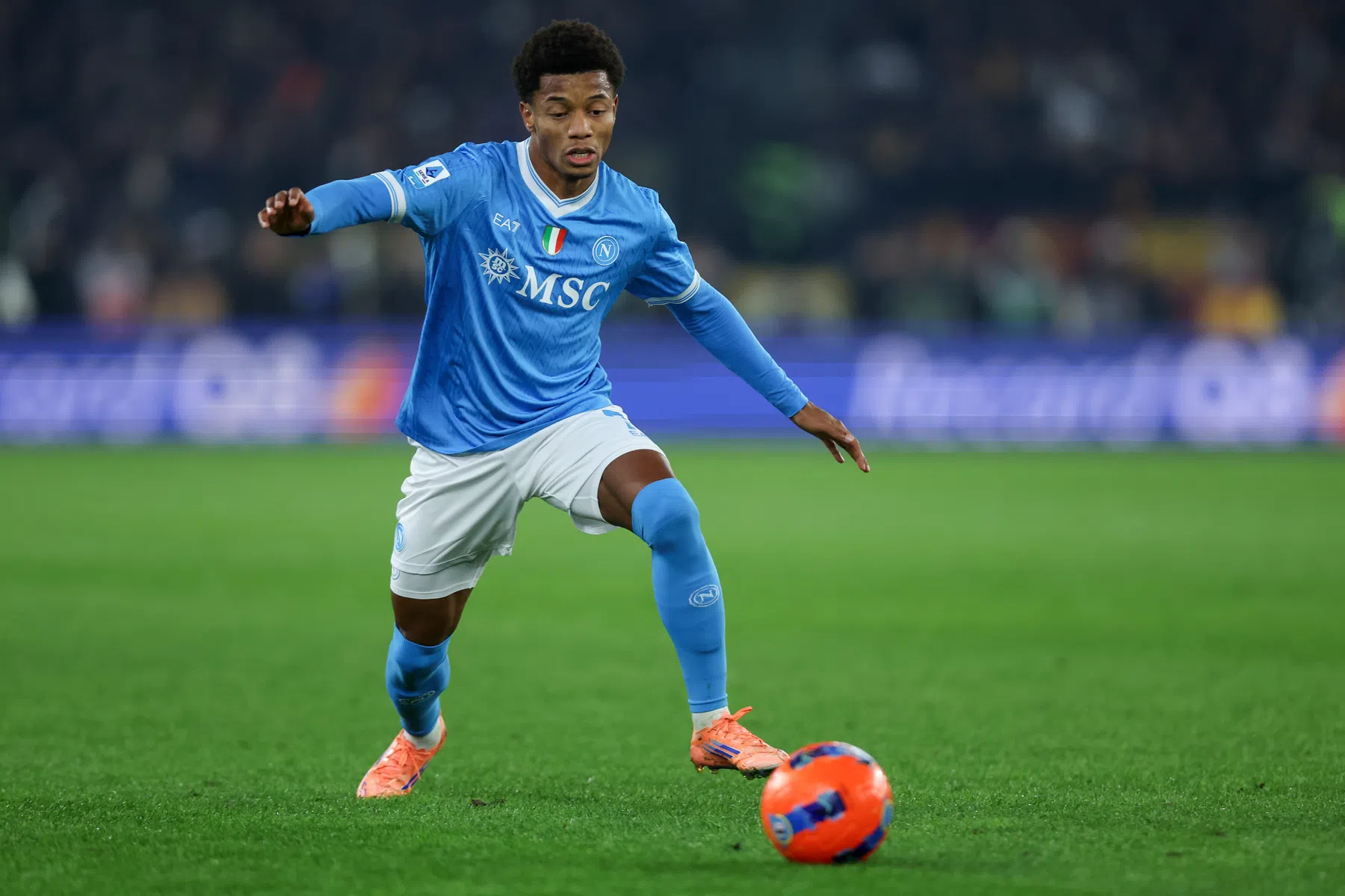 Heerlijke goals Neres bezorgen Napoli in spookdecor de Supercoppa