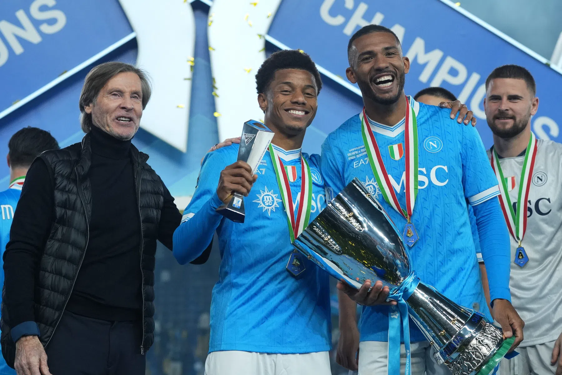 Neres zet Italië op zijn kop met 'monsterlijke prestatie': 'Klasse apart'