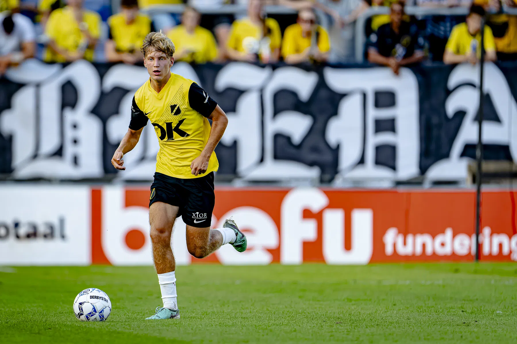 NAC-talent (18) stopt een maand na debuut tegen PSV met voetbal