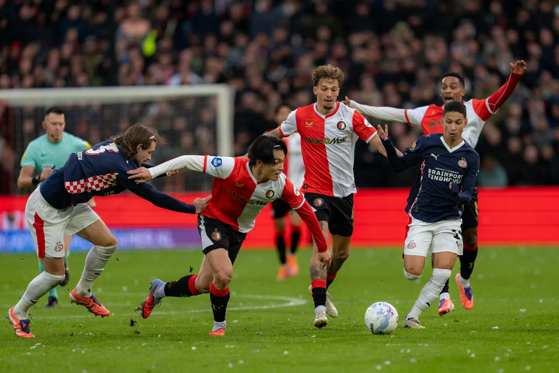 Eredivisie in cijfers: volle stadions en beter gras