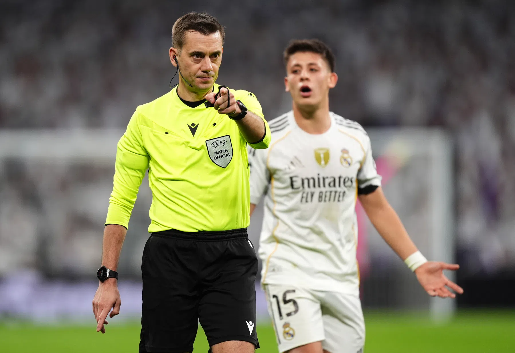 Turpin beste scheidsrechter ter wereld, geen Nederlanders in toptien