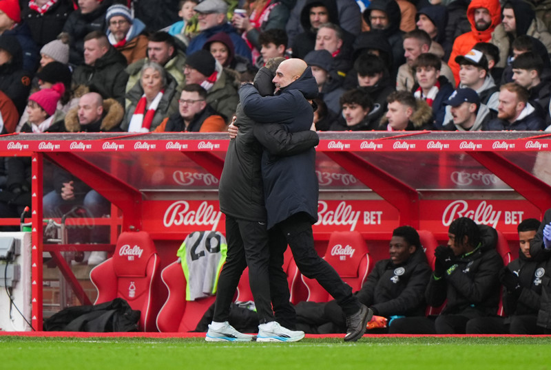 Opgeluchte Guardiola zet Lijnders in de schijnwerpers: 'Hij is zó goed'