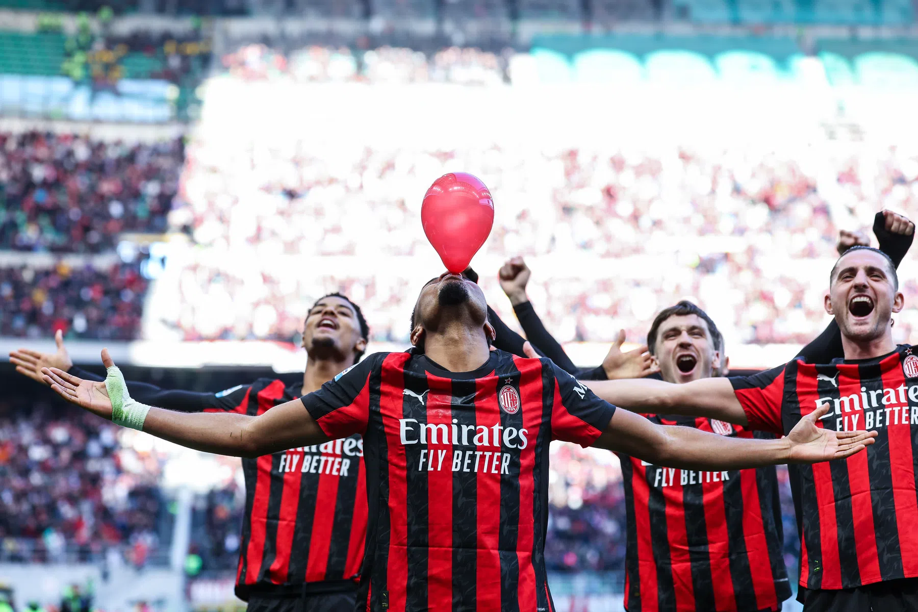 AC Milan voor een paar uur koploper na probleemloze middag