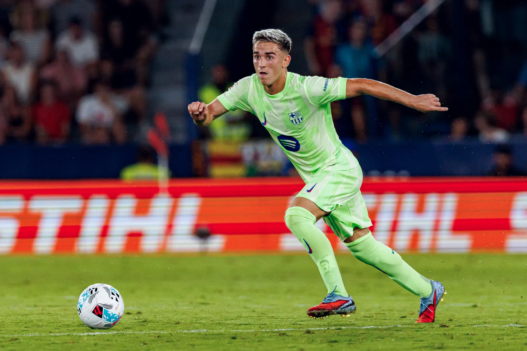 Gavi ligt na maandenlange revalidatie op koers voor rentree bij Barcelona