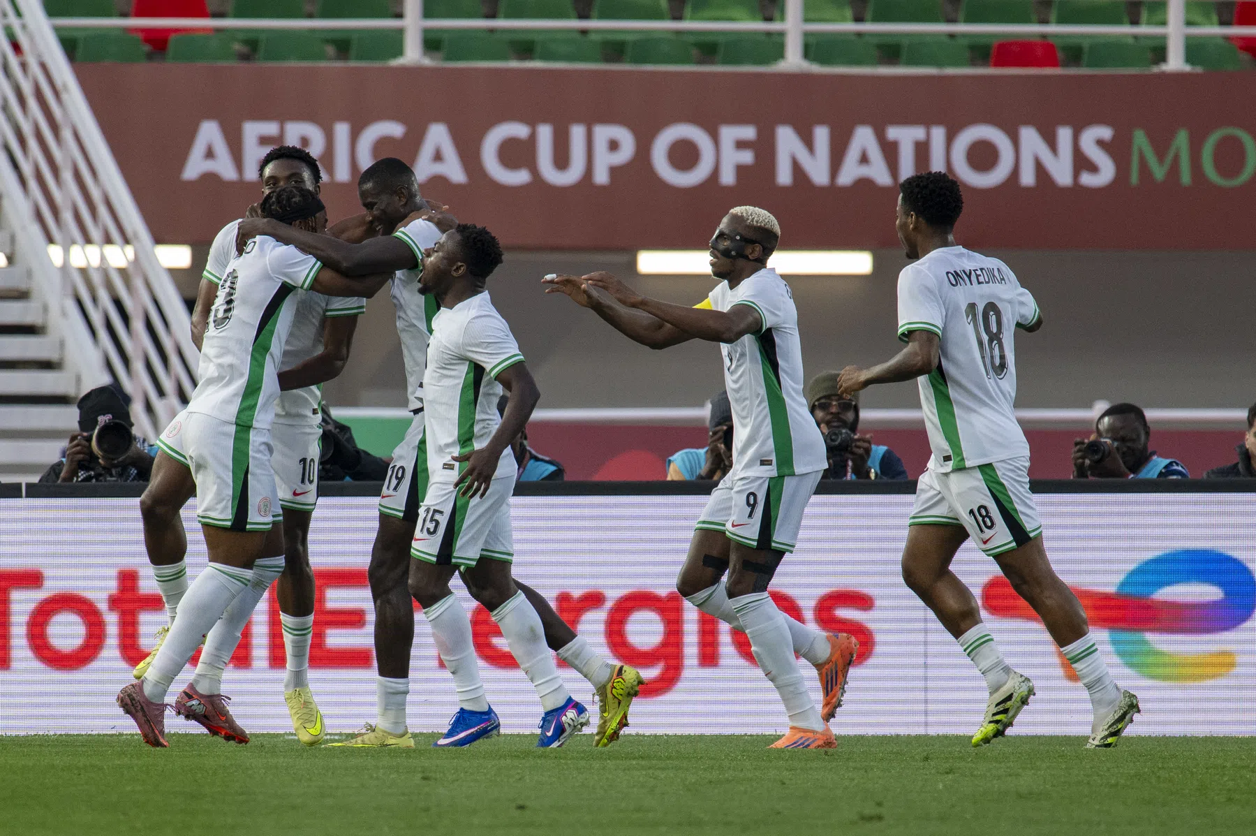 Oeganda gebruikt drie keepers in één wedstrijd, Tunesië door op Afrika Cup