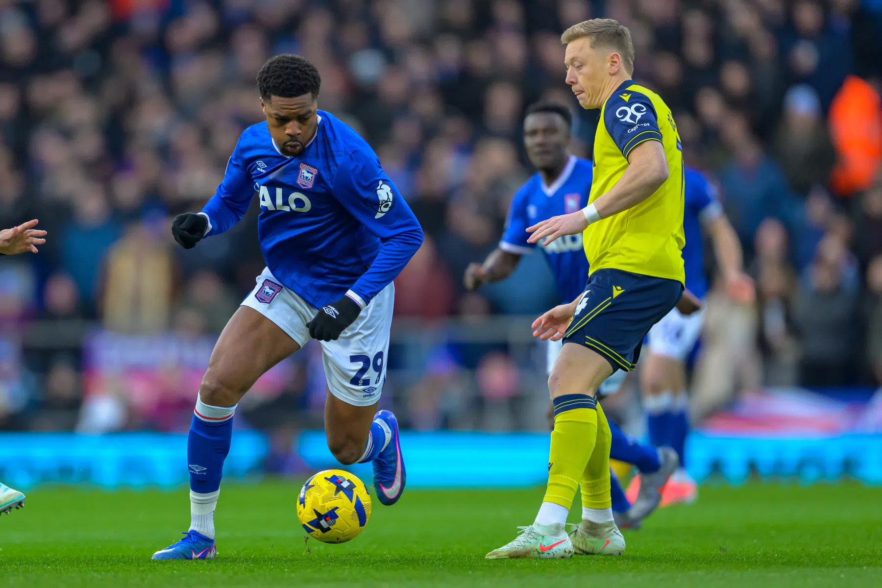 Akpom begint jaar met goal die hem dichter bij definitief vertrek bij Ajax brengt