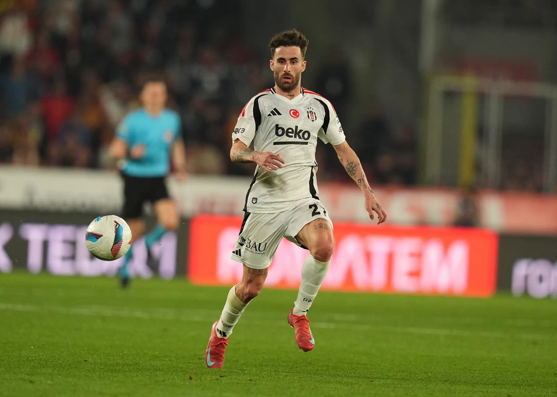 'Besiktas laat sterspeler om 04.00 uur trainen, zaak ligt bij de FIFA'