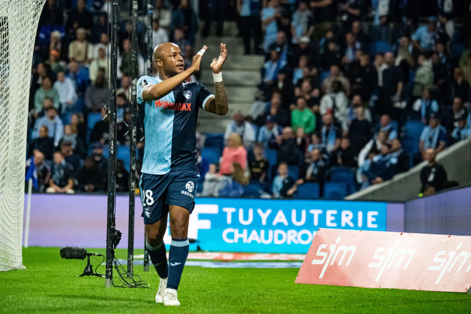 Zo kwam NAC ineens in contact met kersverse spits Ayew (36)