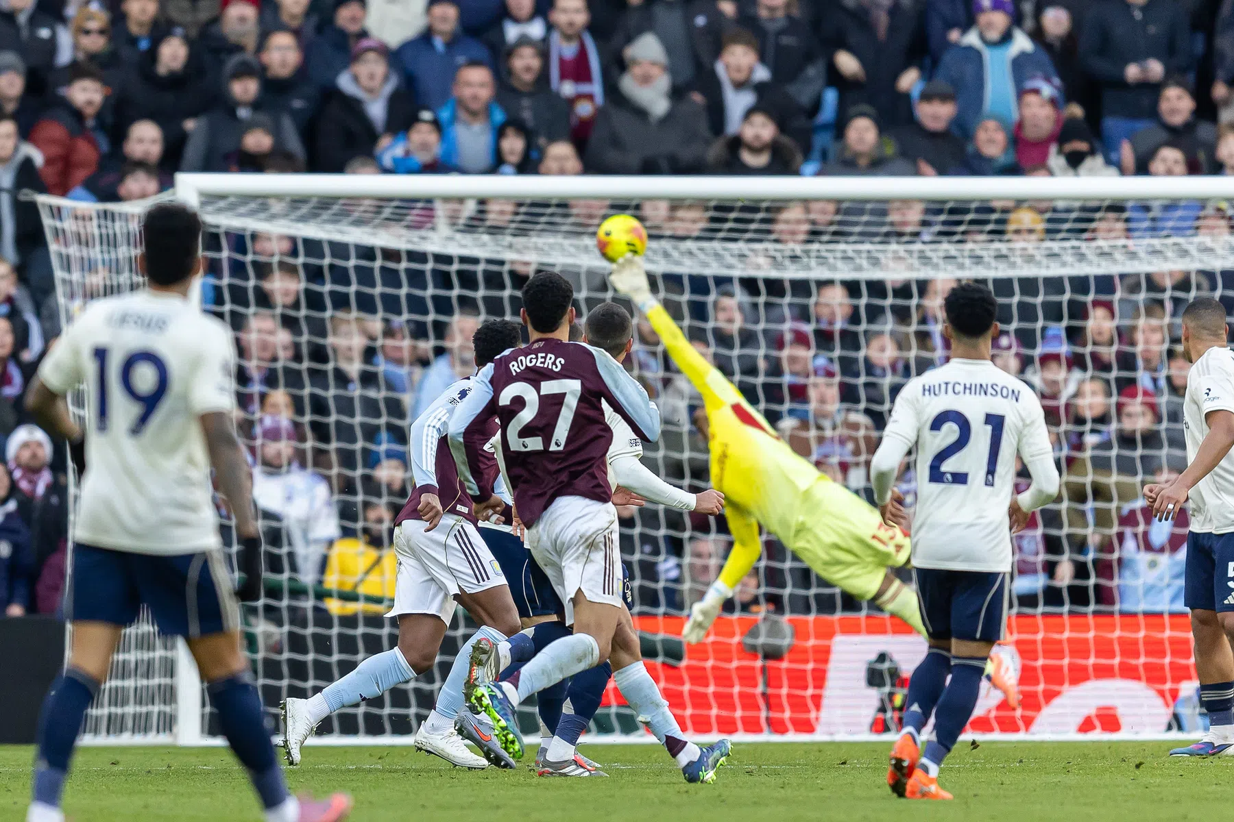 Aston Villa herpakt zich tegen Forest en voert druk op Arsenal weer op