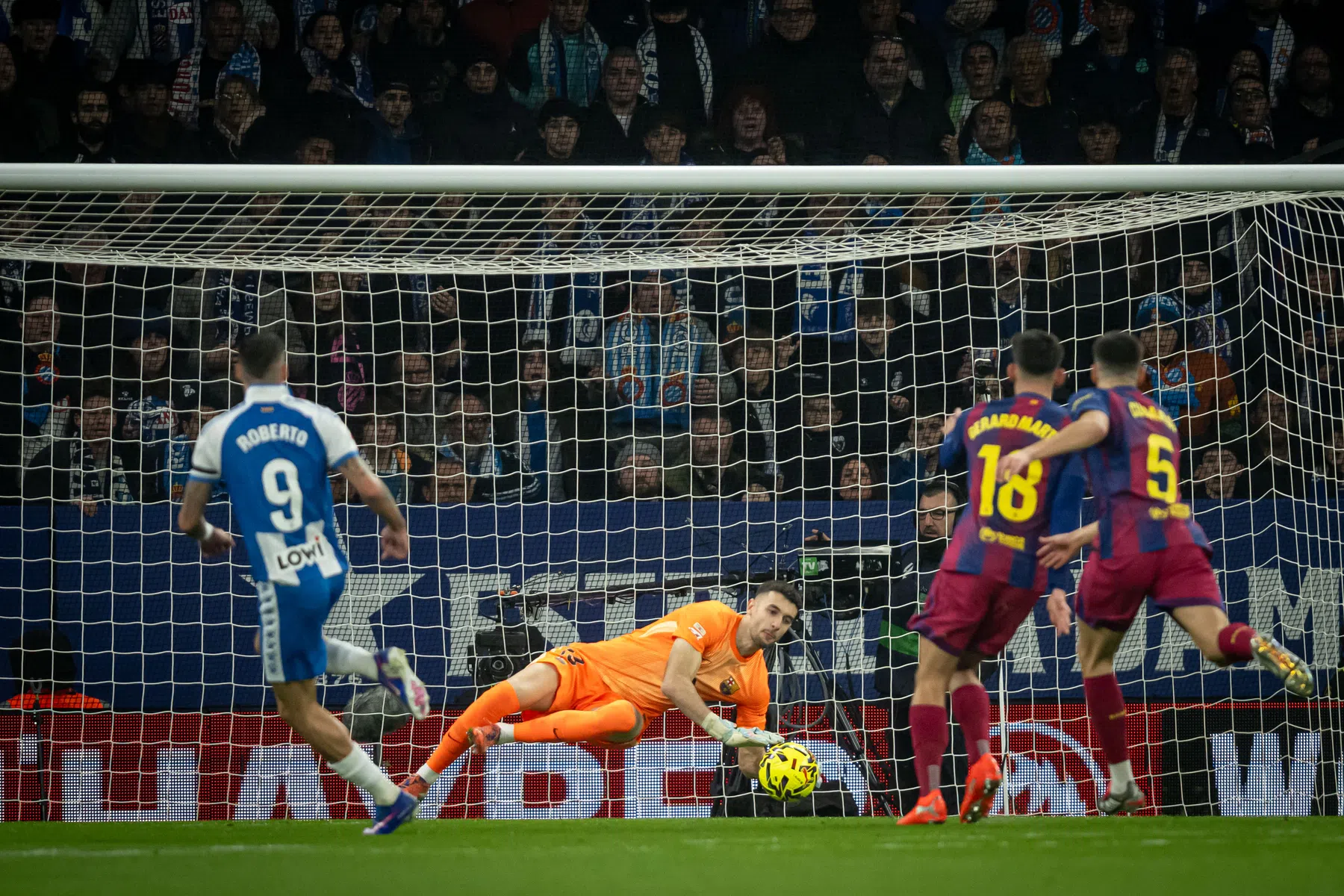 Barça-goalie Joan García floreert onder de hoogste druk