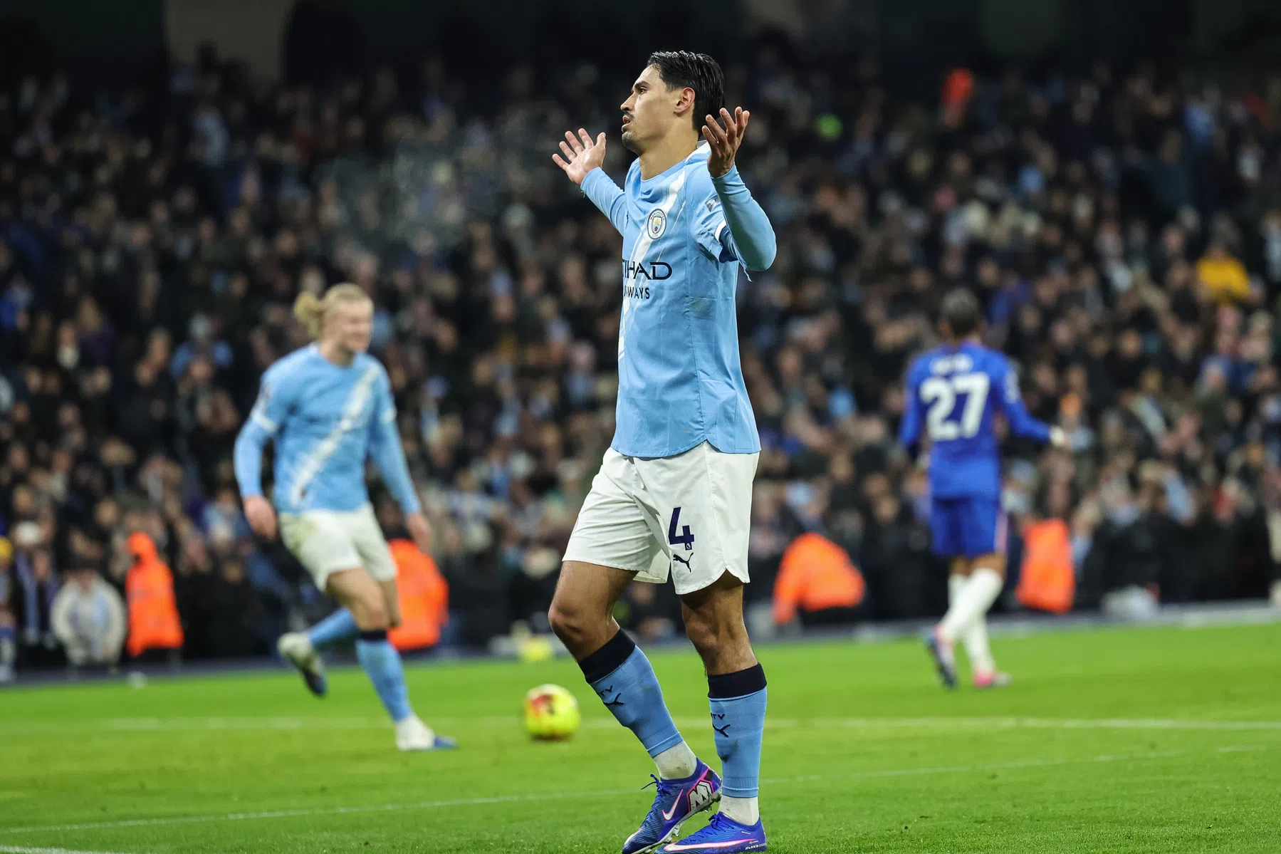 Engelse media zien Reijnders opleven bij Man City: 'Hij fleurde het team op'