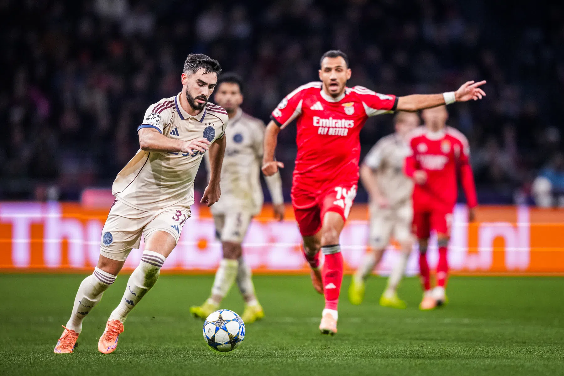 Ajax heeft Sutalo voor het eerst sinds november terug