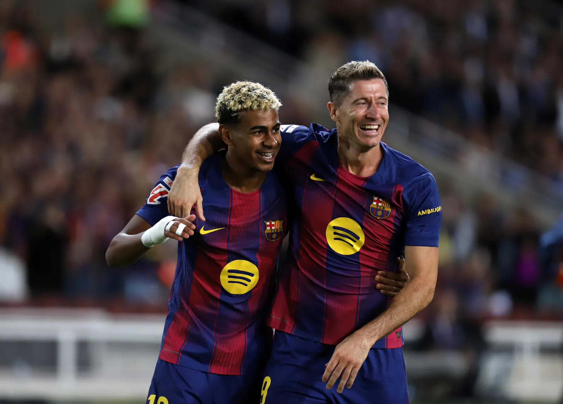 Lewandowski dicht generatiekloof bij Barca: 'Moest streng zijn voor jonge spelers'