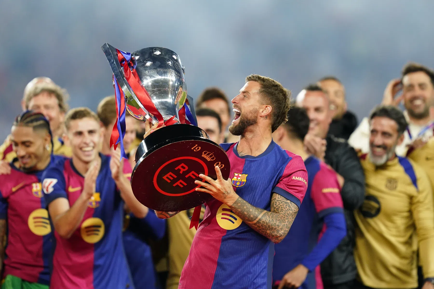 Iñigo Martínez krijgt lachers op zijn hand na vraag over Barça-terugkeer