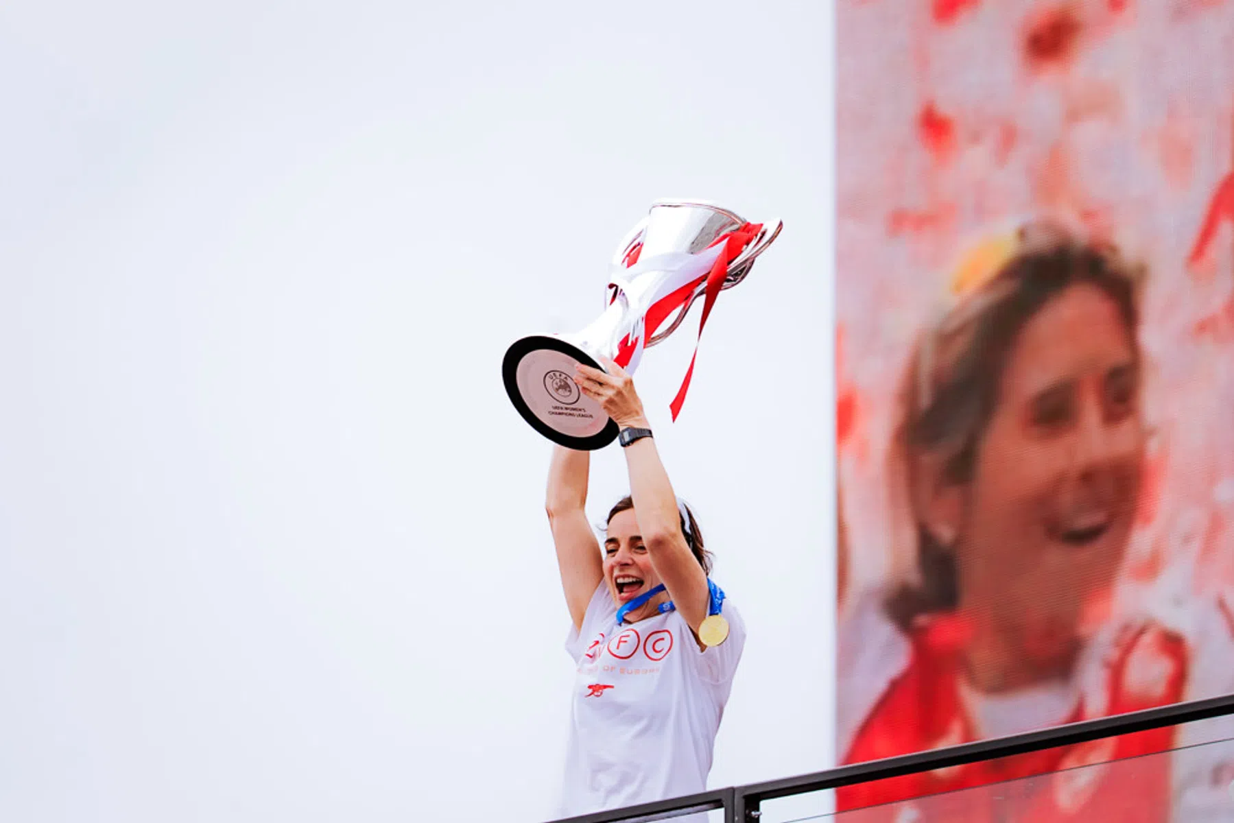 Succescoach Renée Slegers tekent nieuw langdurig contract bij Arsenal