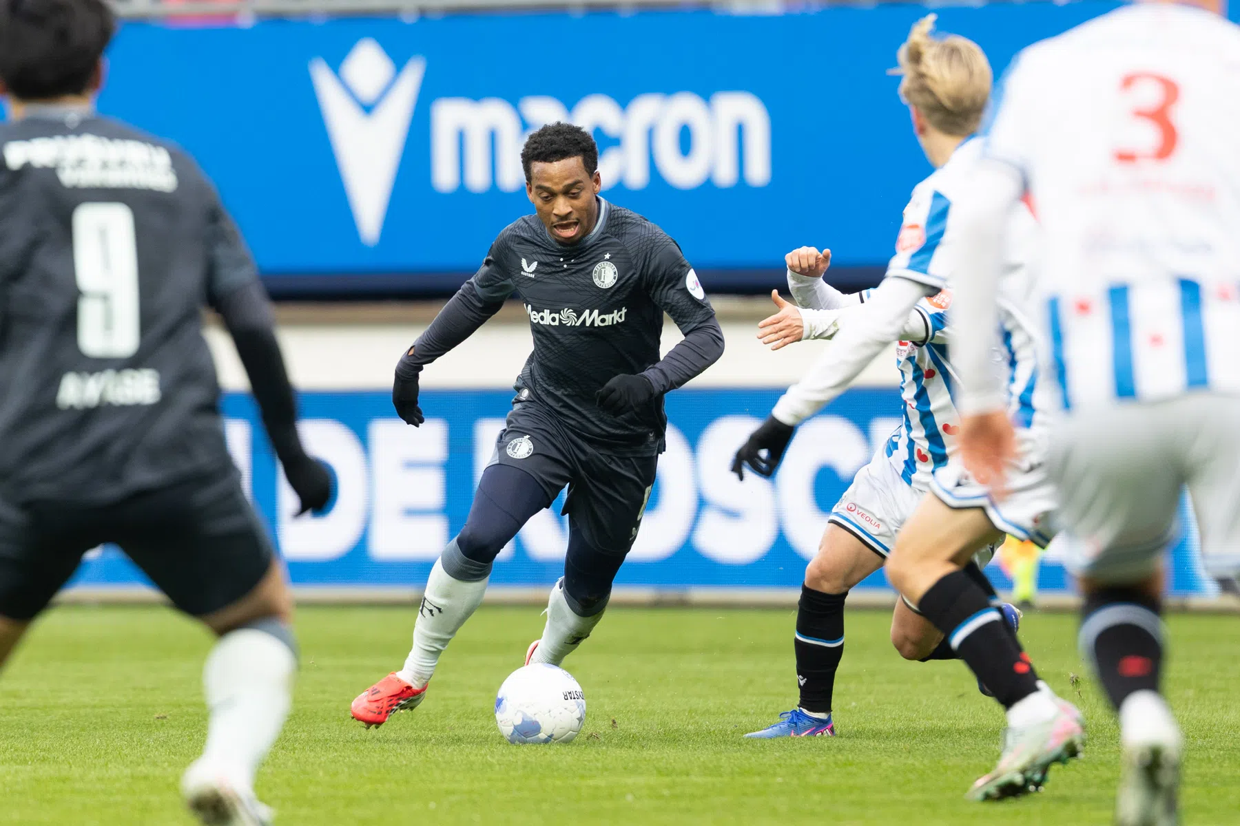 Timber en Wellenreuther zien een Feyenoord met twee gezichten