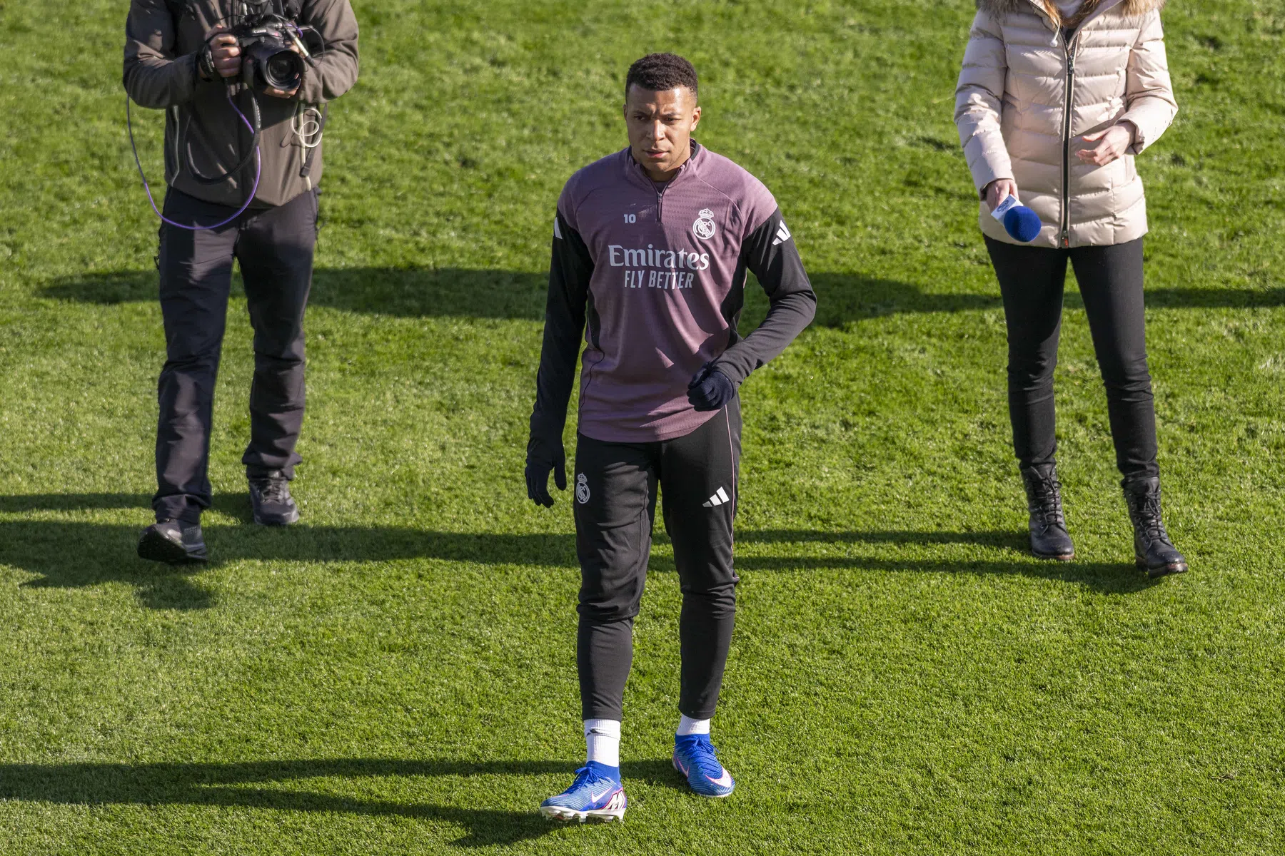 Spoedherstel een feit: Mbappé op de bank tijdens finale tegen Barcelona