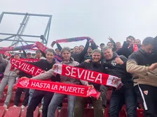 Thumbnail for article: Dino's, regenpijpen en code rood: amateurclubs 's winters steeds vaker naar de zon