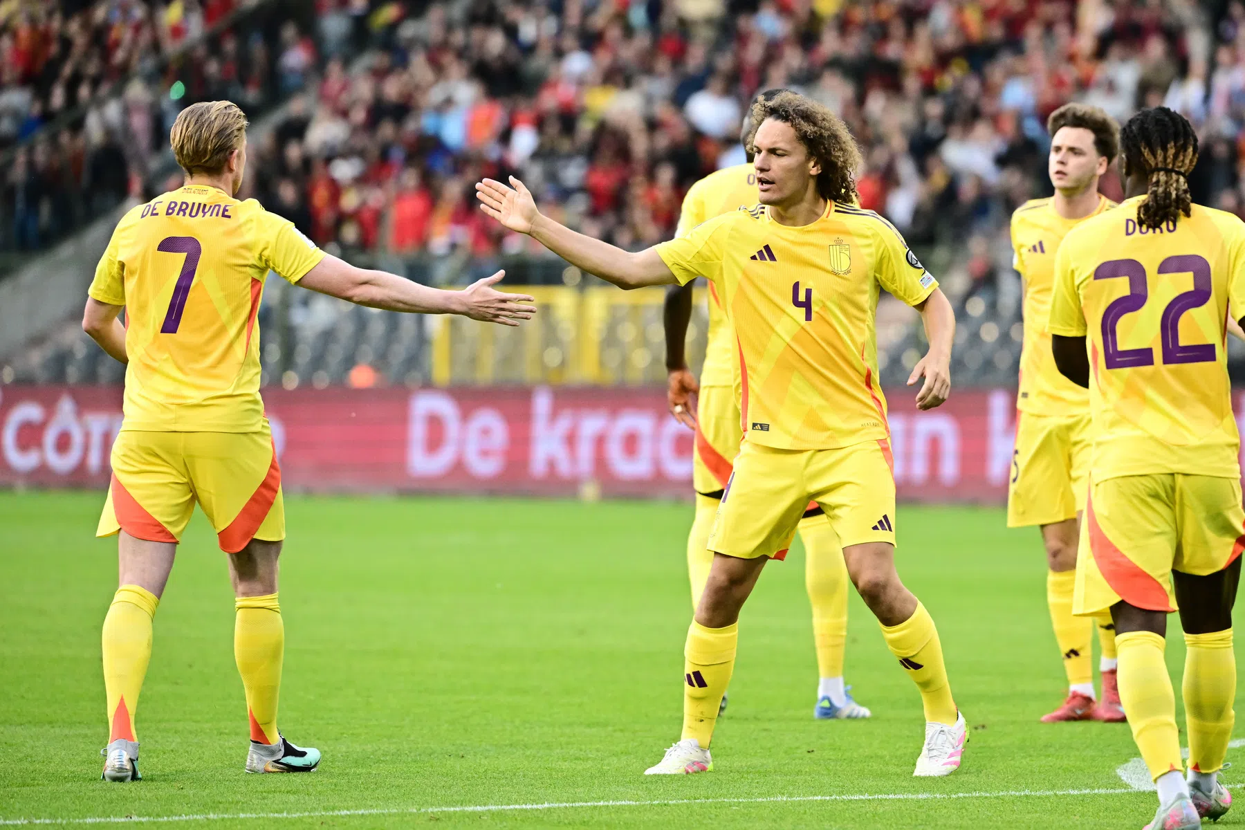 Pocognoli verlost landgenoot Faes richting WK bij Leicester City