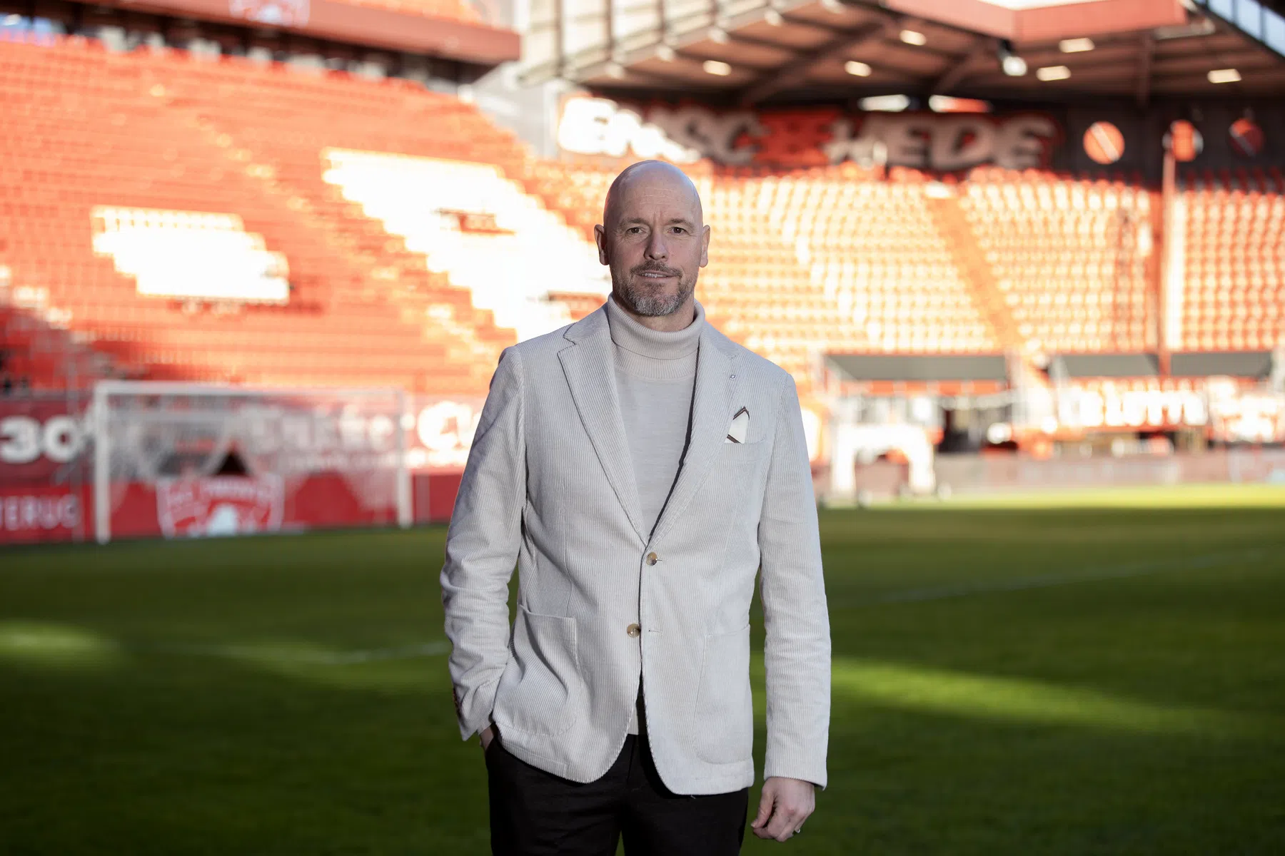 Erik ten Hag komt met gevoel en vooral ambitie thuis: 'Ik leef mijn eigen leven'