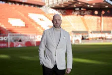 Thumbnail for article: Erik ten Hag komt met gevoel en vooral ambitie thuis: 'Ik leef mijn eigen leven'