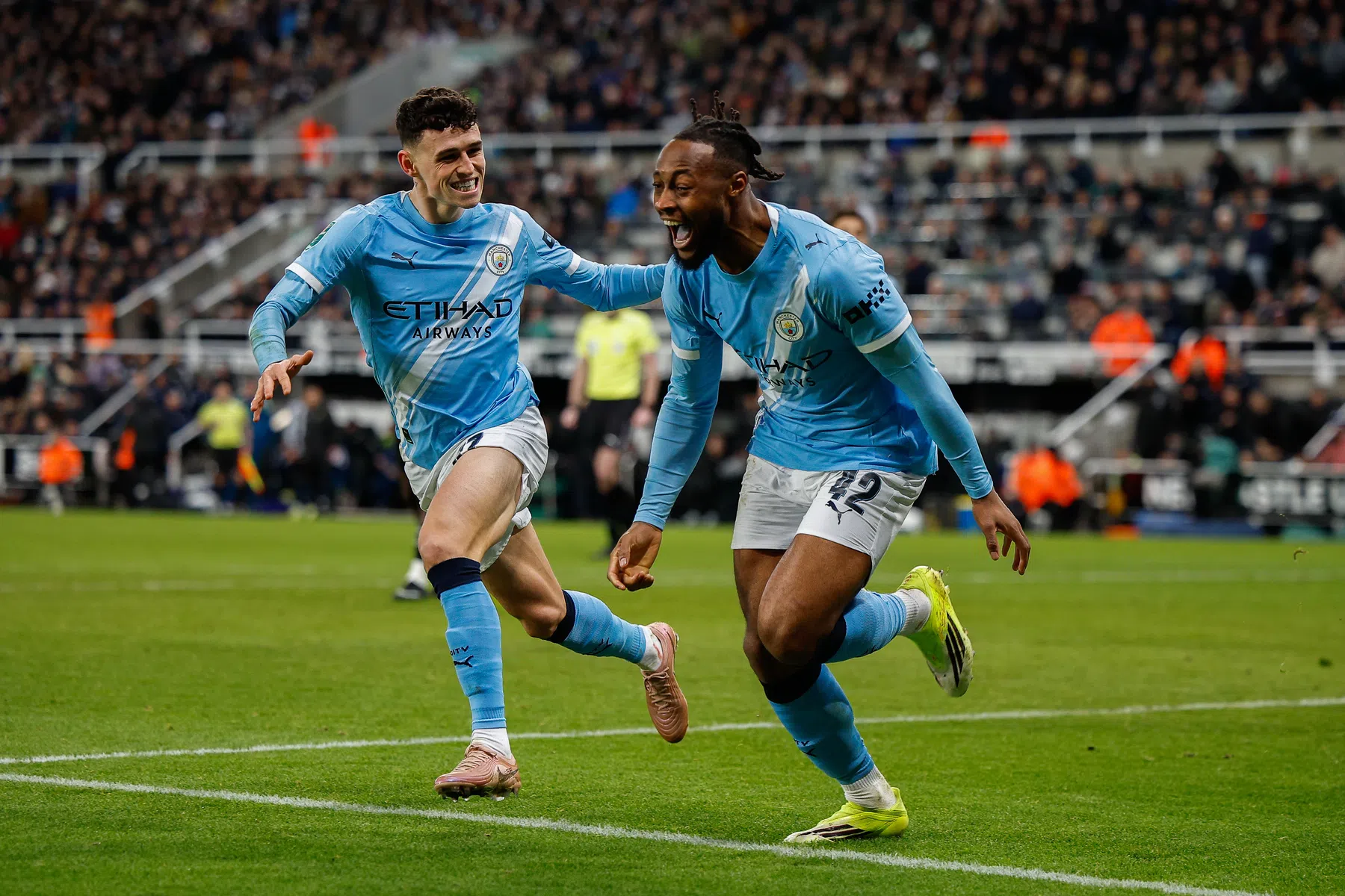 Geprezen Semenyo na droomstart bij City: 'Ik geniet van elk moment'