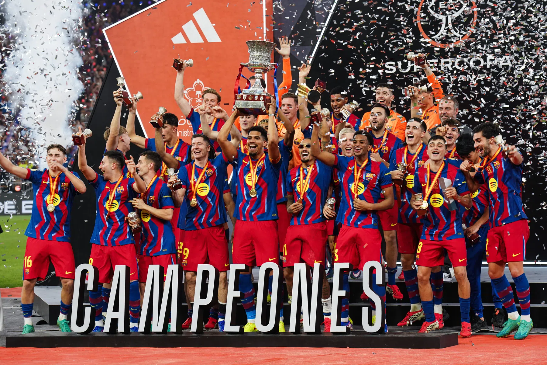 Santander volgt voorbeeld Real en Mbappé niet en vormt erehaag voor Barça