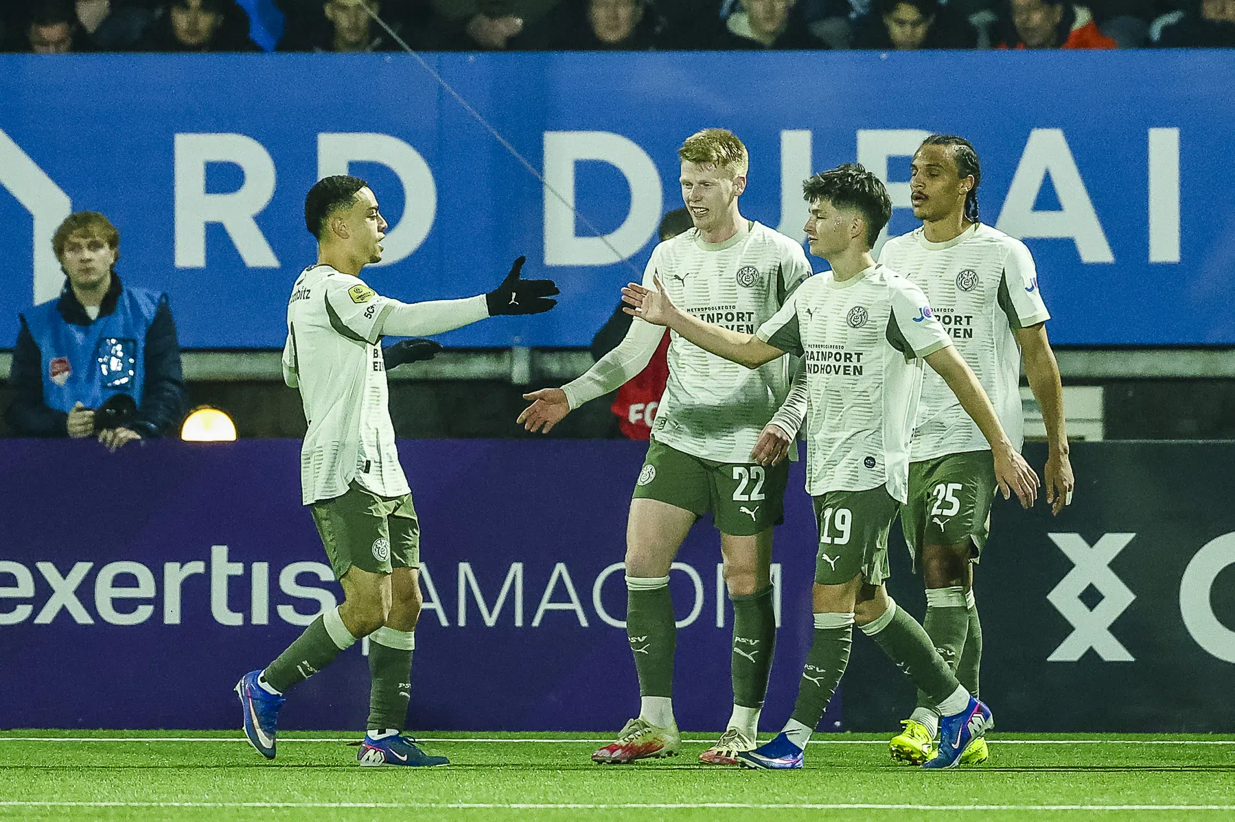 PSV heeft aan furieuze openingsfase genoeg in Den Bosch