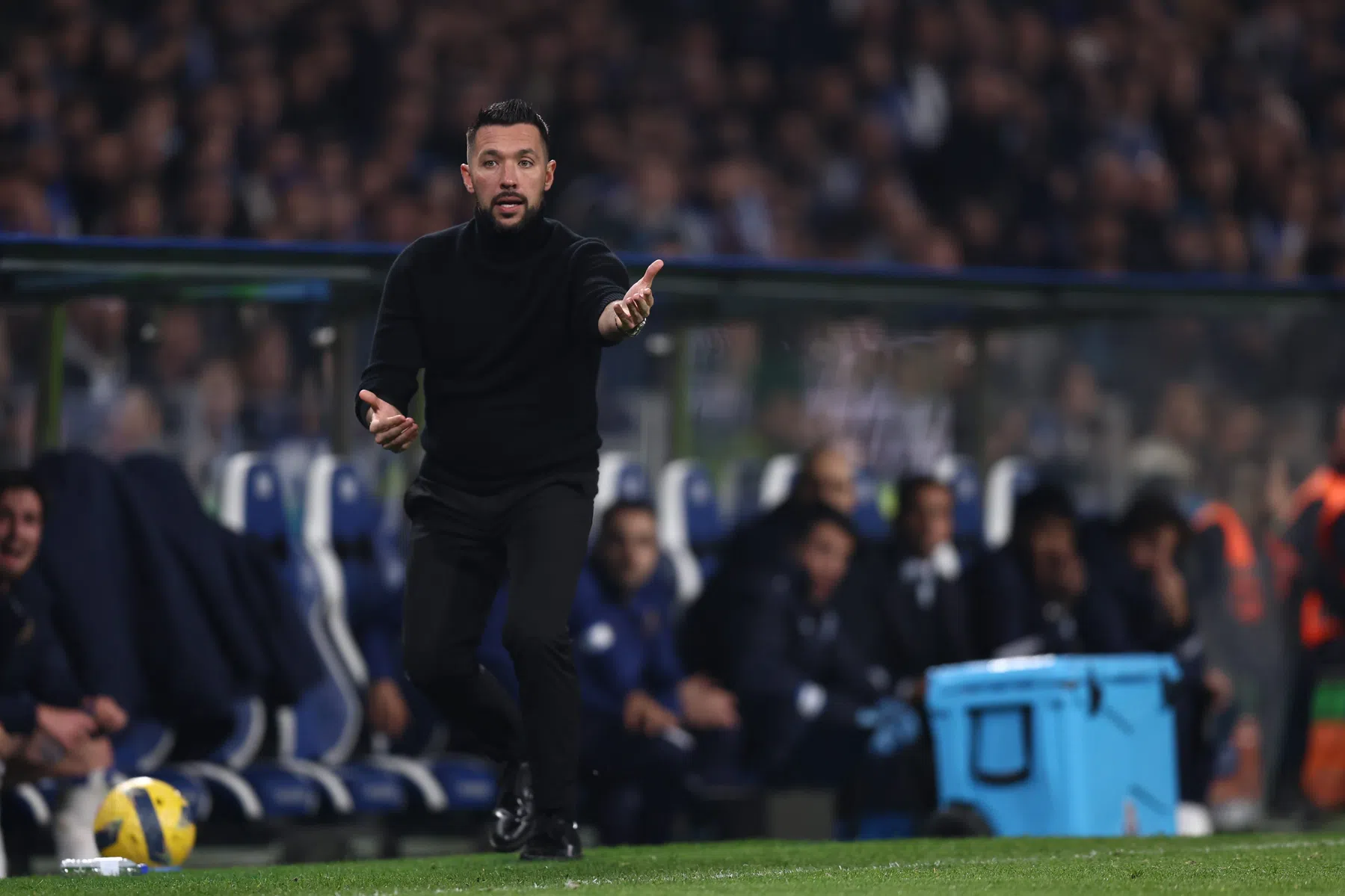 Porto deelt sneer uit aan Mourinho, terwijl Farioli hem als 'rolmodel' prijst