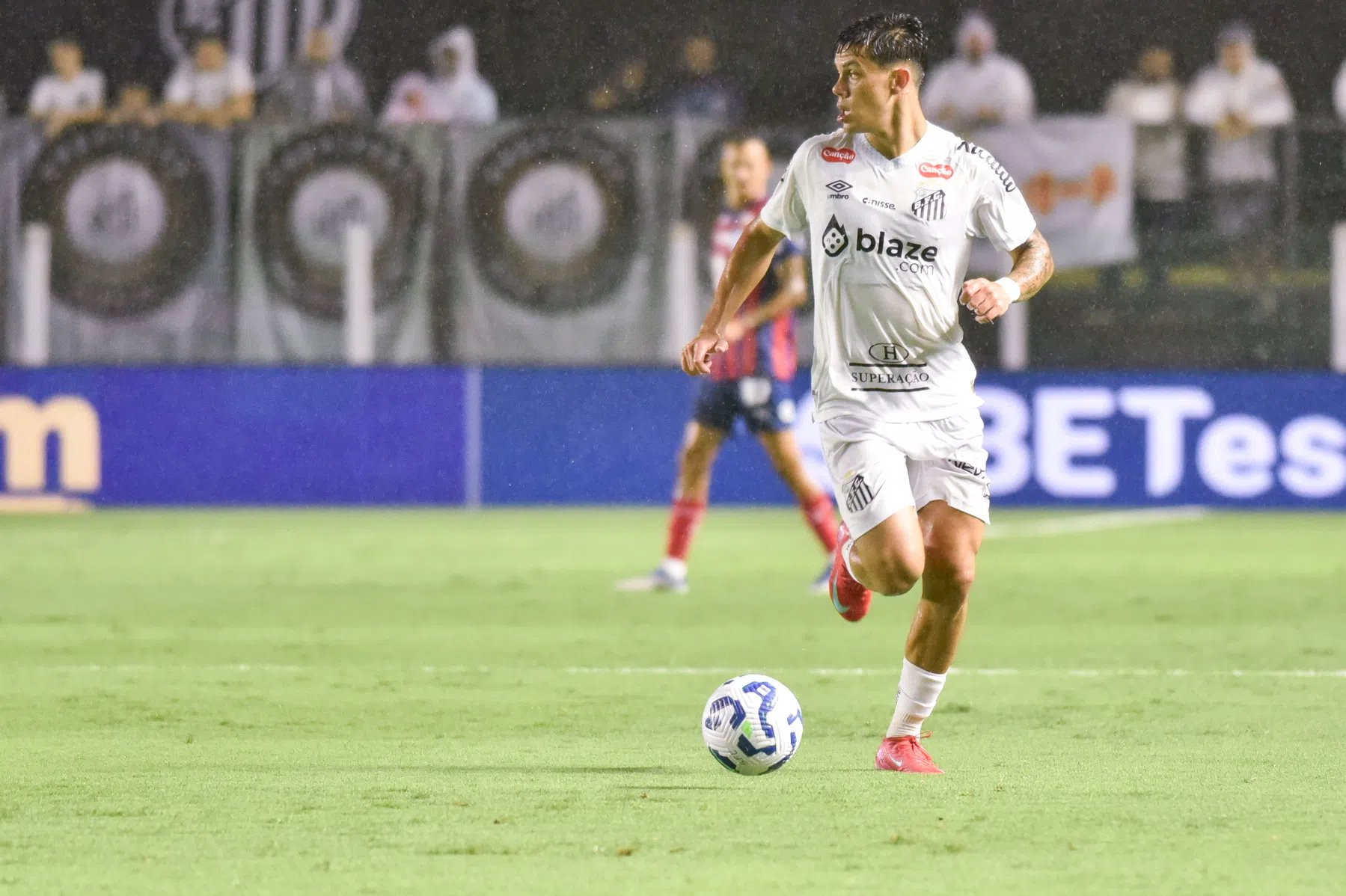 Ajax maakt werk van komst Braziliaanse rechtsback