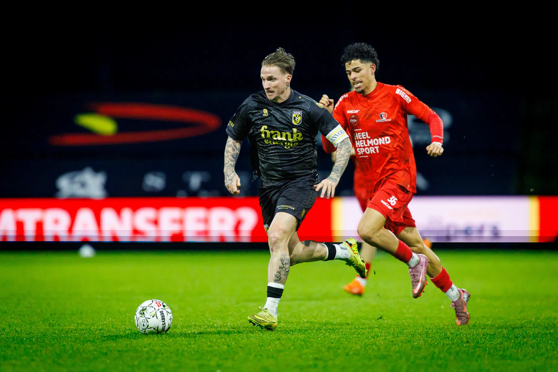 Vitesse verlaat laatste plaats weer, VVV pijnlijk onderuit in eigen huis