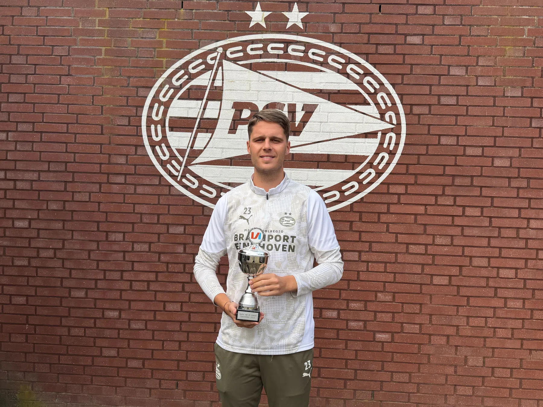 Drie op een rij voor PSV: Veerman is VI's Speler van de Maand