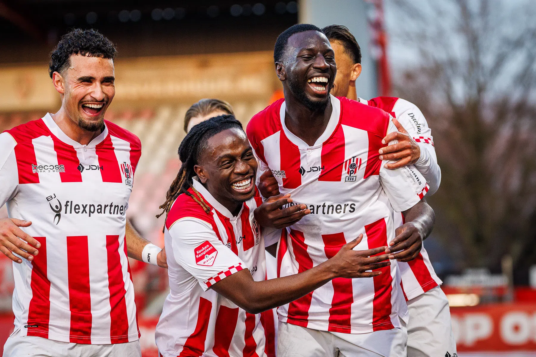 TOP Oss begint het nieuwe jaar met glansrijke zege tegen zwalkend FC Emmen