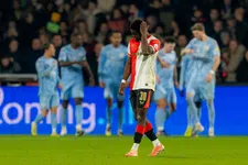 Derbygekte in De Kuip: Feyenoord verliest ondanks goals Van Persie in extremis