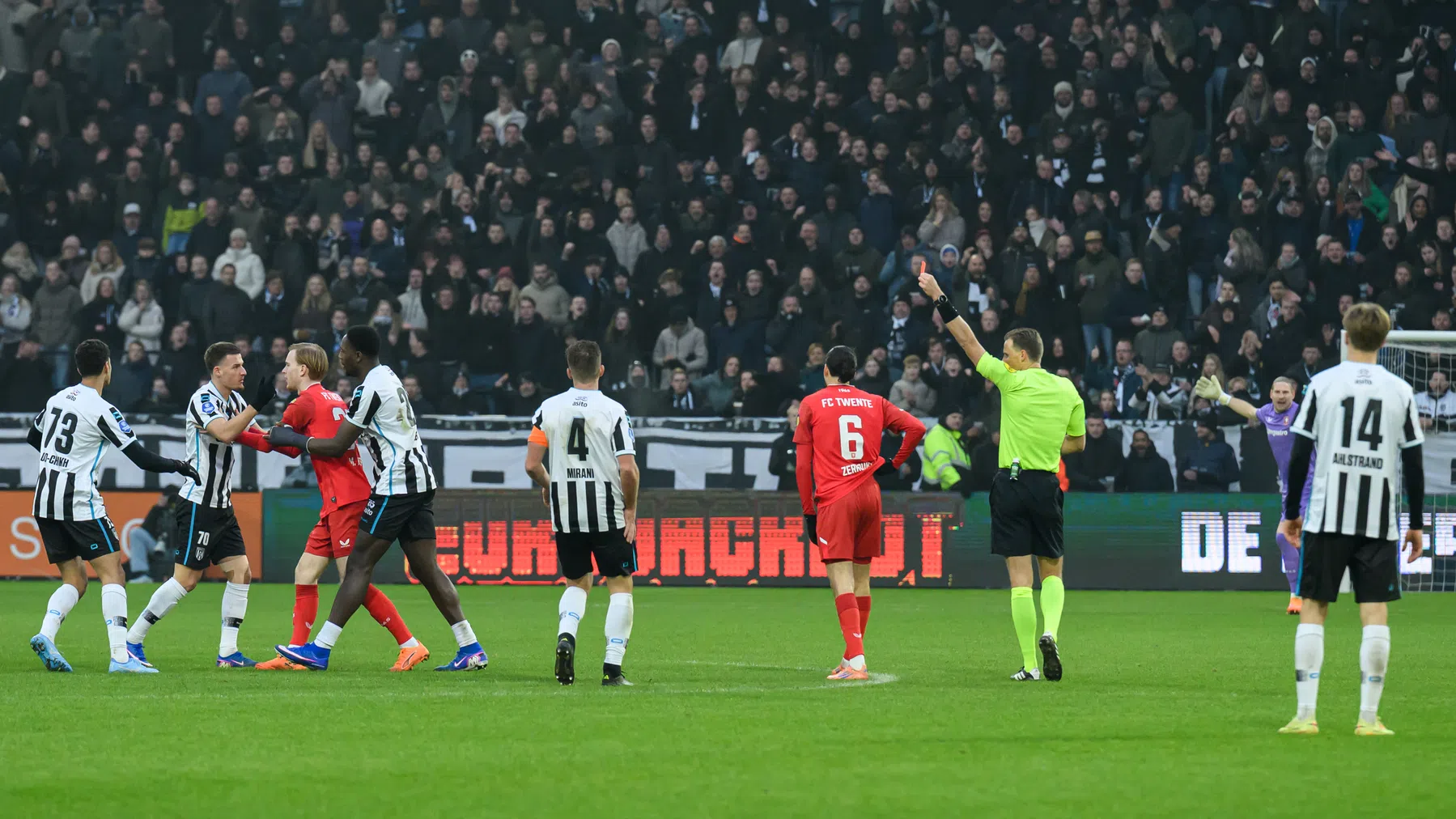 Zerrouki bespreekt incident na 0-1 en snapt geen snars van rode kaart