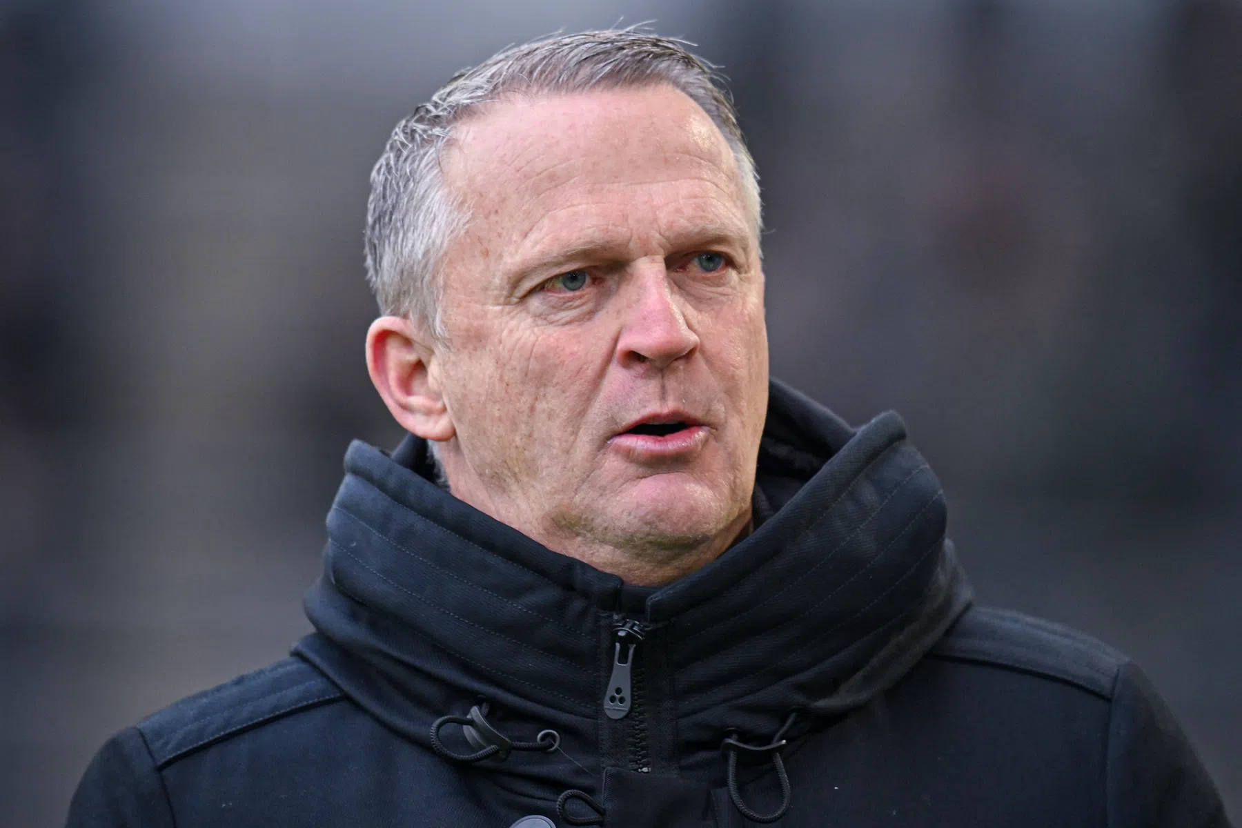 Van den Brom niet blij met openhartige zaakwaarnemer: 'Beetje voorbarig van Guido'