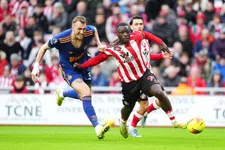 Thumbnail for article: De voetbalgekke miljardairszoon die een vervallen Engelse reus nieuw leven inblies 