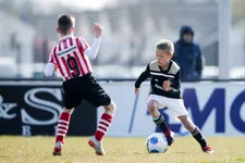 Thumbnail for article: Van klein jochie tot doorbraak bij Ajax: dit is het verhaal van Sean Steur 