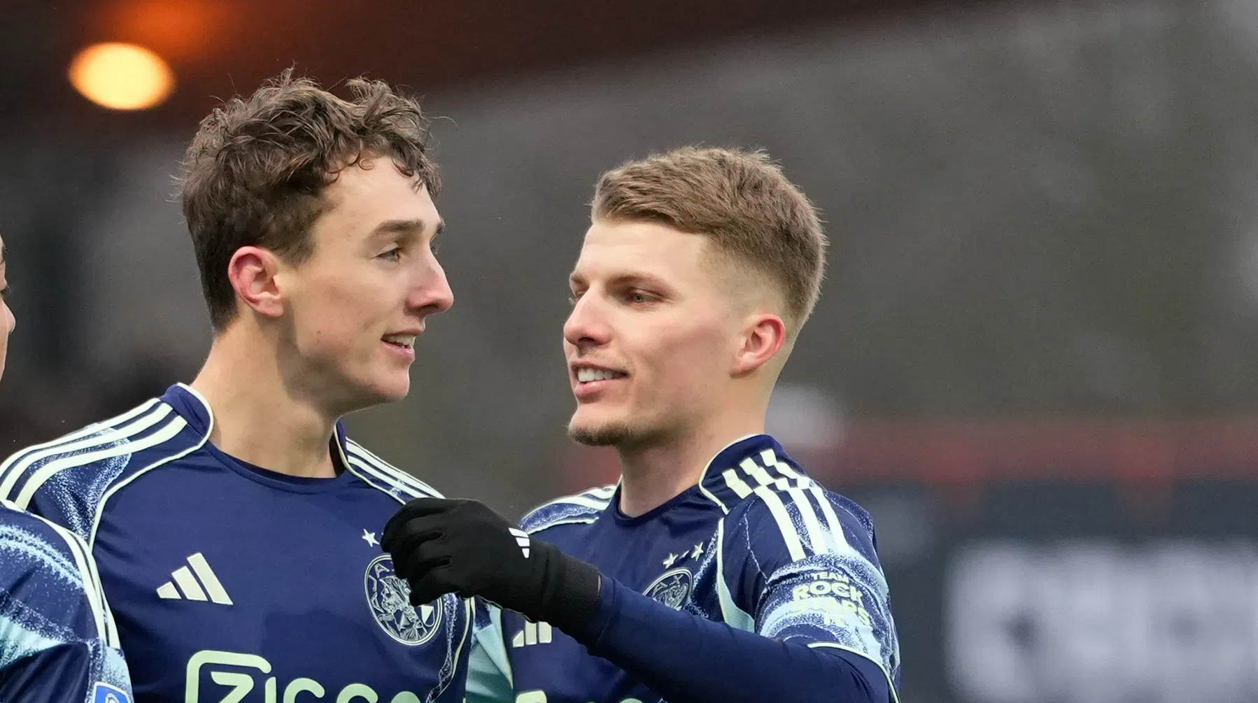 Dit zijn alle spelers van Ajax en PSV die kaarten incasseerden in Europa