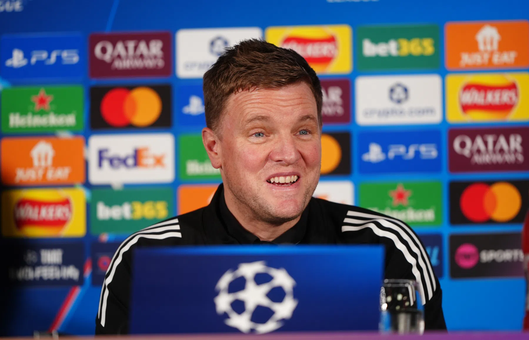 Howe is onder de indruk van PSV en prijst Botman