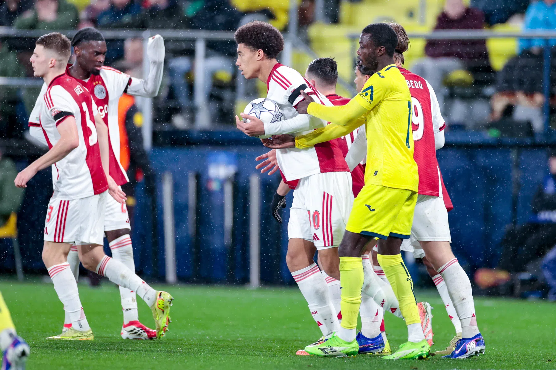 Ajax leeft nog in de Champions League na miraculeuze escape in Spanje