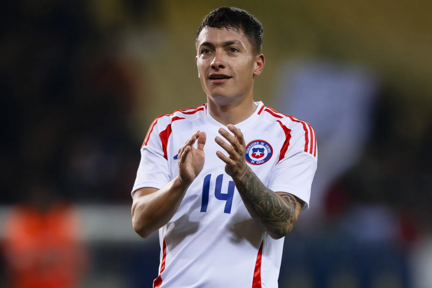 Echt of nep? Speler geblesseerd naar de grond na gemiste Panenka